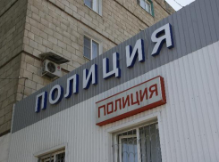 Волгоградка с ножом в руках выгнала участкового из своей квартиры 