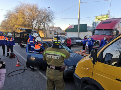 Под Волгоградом справлялись с обрушением жилого дома и разливом хлора в Водоканале