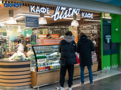 Волгоградцев по новой схеме аферисты начали обманывать прямо у кассы магазина