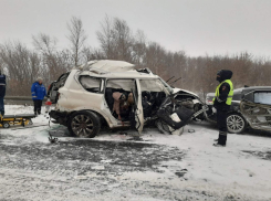 Видео и фото массовой аварии под Волгоградом: 2 погибли и 5 ранены