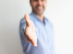 Работать на благо людей, зарабатывать на блага себе