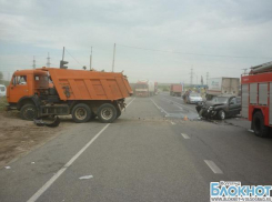 ДТП с КамАЗом в Волгограде: 2 женщины в больнице