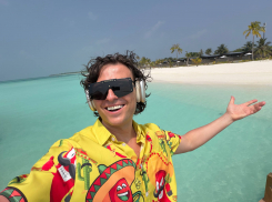 Загадочную спутницу Прохора Шаляпина не пустила за границу таможня