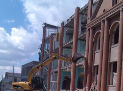 Приставы в Волгограде сносят «Мир игрушек» по решению суда