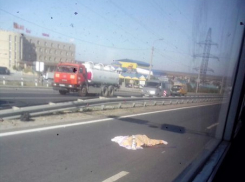 Под Волгоградом водитель насмерть сбил пожилую женщину и скрылся