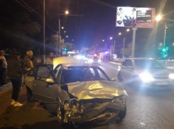 Две легковушки не поделили дорогу на «Патриоте»: четверо волгоградцев в больнице