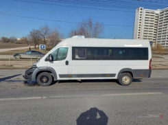 Три человека пострадали в ДТП с маршруткой в Волгоградской области 