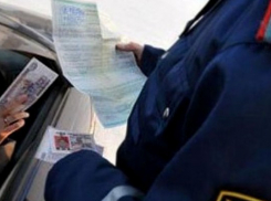 Под Волгоградом сотрудник ДПС потребовал взятку с пьяной автоледи в 50 тысяч