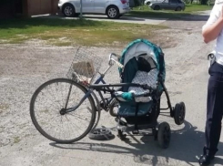 Под Волгоградом велосипедистка протаранила детскую коляску 