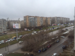 В центре Волгограда в час пик образовалась многокилометровая пробка из-за ДТП 