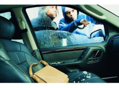 На юге Волгограда приятели поймались на краже планшета из авто