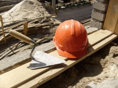 Под Волгоградом 23-летнего рабочего-нелегала убило током на стройке