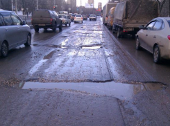 В Волгограде стартовал гарантийный ремонт дороги по улице Неждановой