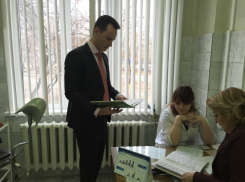 В Волгограде председатель Облздрава проверил поликлинику №28