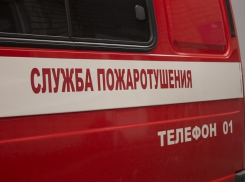 Средь бела дня Peugeot выгорел дотла в центре Волгограда