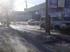 По Джаныбековской на четырех колесах доехать и то счастье, - волгоградцы о дорогах