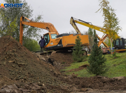 В Волгограде на место коммунального ЧП привезли партию новых трубопроводов: видео