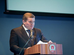 Андрей Бочаров уехал в Петербург на встречу с Путиным