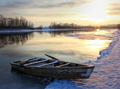 Житель Волгоградской области поплыл в магазин на лодке и бесследно исчез