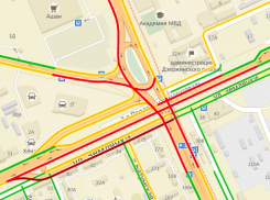 Дзержинский район Волгограда встал в вечернюю пробку