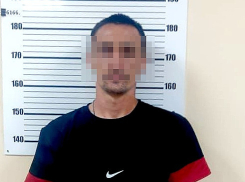 В Волгоградской области мужчина раскурочил в магазине банкоматы с кассами и сбежал