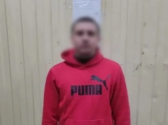 Волгоградца несколько раз пырнули ножом в подъезде 