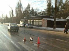 В Волгограде военный на ВАЗ-2106 сбил 19-летнюю девушку