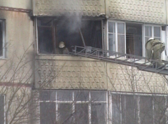 На юге Волгограда при пожаре погиб мужчина: 30 человек эвакуированы