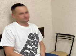 38-летнего эксгибициониста арестовали на 15 суток за шоу с обнаженкой на «танцующем мосту» в Волгограде