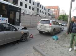 В центре Волгограда в тройном ДТП пострадал 36-летний водитель