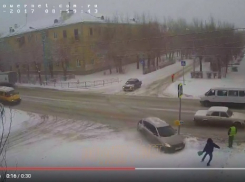 Волжанин успел убежать от несущегося на него автомобиля