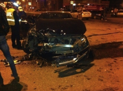 В Волгограде пенсионер на ВАЗ-2107 протаранил Mercedes 