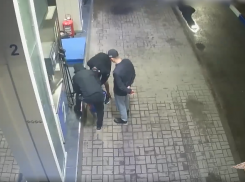 Банда поджигателей с подростком в Волгограде кошмарили должников — видео
