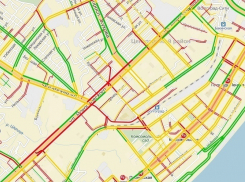 Волгоград встал в пробки из-за первого снега 