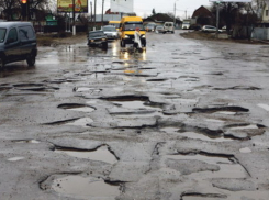 Подрядчики в Волгограде оплатят ремонт дорог