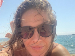 Юлия Ковальчук решила отдохнуть от материнства на море