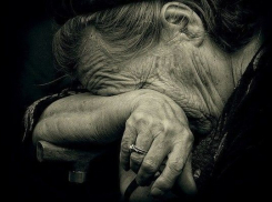 Пенсионерка в Волгограде прожила 50 лет без унитаза и кухни