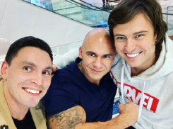 Прохор Шаляпин похвастался селфи с накаченными красавцами