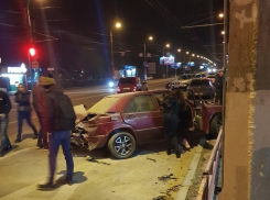 В центре Волгограда разбилась компания молодежи