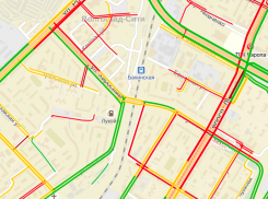 Центр Волгограда встал в 7-балльную пробку