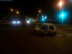 Волгоградка на Daewoo Matiz снесла рекламный щит