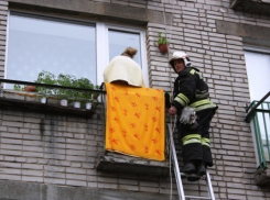 В Волгограде полуторогодовалый мальчик запер маму на балконе