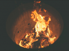 Тягач-автовоз с иномарками загорелся в Красноармейском районе Волгограда