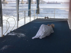 Волгоградца убило купание в проруби после отдыха в «Баньке на Волге» 