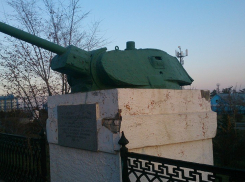 В Волгограде 30-километровый памятник из 17 танков на грани разрушения 