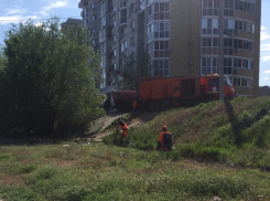 Как чистят ливневки и засыпают опасный овраг на Тулака, показала на видео волгоградка