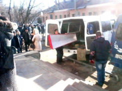 В Волжском похоронили зверски убитых 11-летнюю Диану Рубцову, ее отца и деда 
