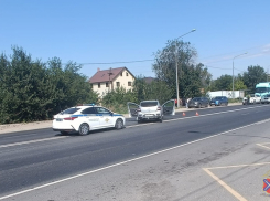Водитель легковушки погиб после столкновения с фурой в Волгограде