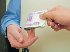 В Волгограде за 11- миллионов взяток осудят помощника судьи