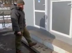 На закрытый туалет и шатающуюся плитку на набережной пожаловался активист